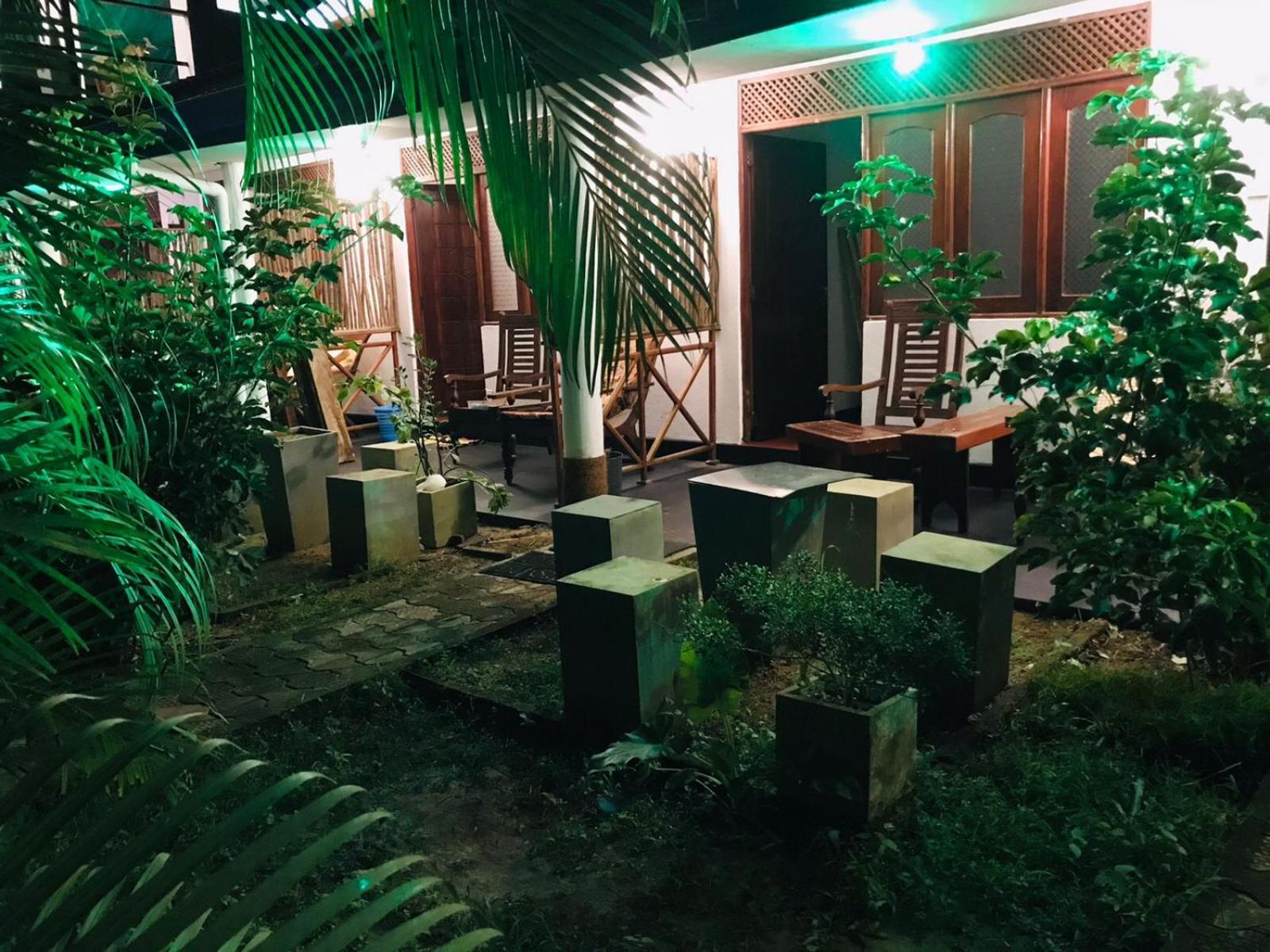 Lion Paradise Surf Beach Matara Eksteriør bilde